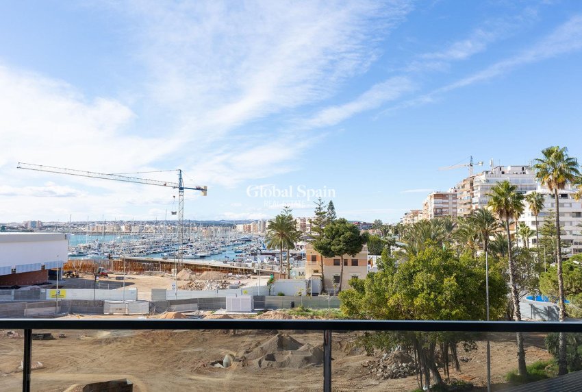 Venta - APARTAMENTO -
TORREVIEJA - Paseo maritimo