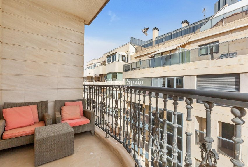 Venta - APARTAMENTO -
TORREVIEJA - Paseo maritimo