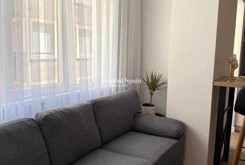 Venta - APARTAMENTO -
TORREVIEJA - Paseo maritimo