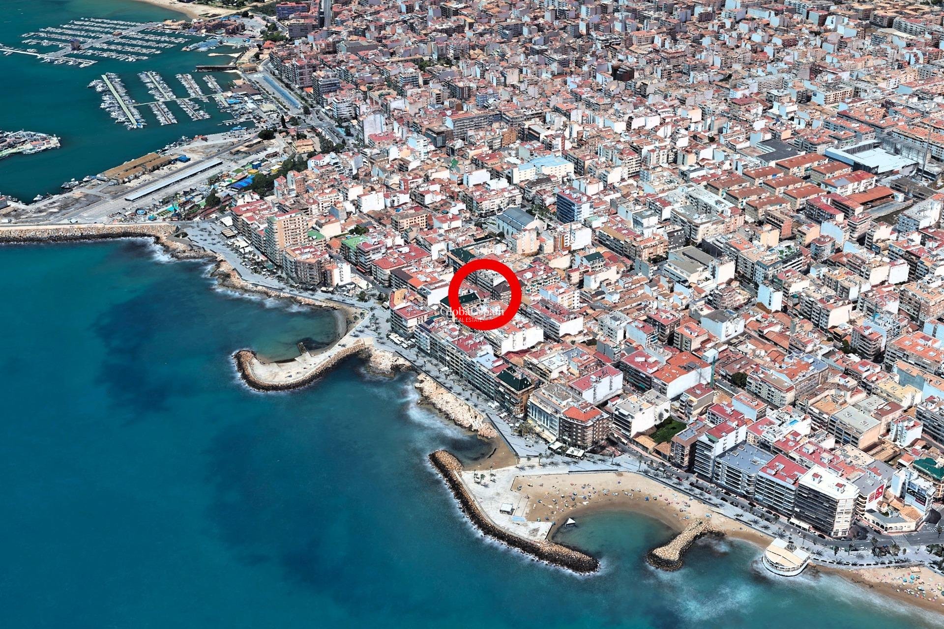 Venta - APARTAMENTO -
TORREVIEJA - Paseo maritimo