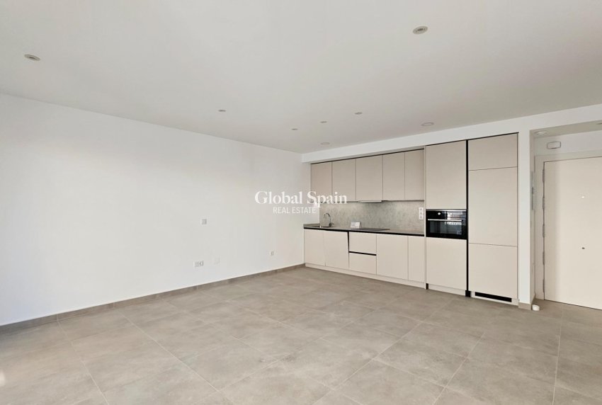 Venta - APARTAMENTO -
TORREVIEJA - Paseo maritimo