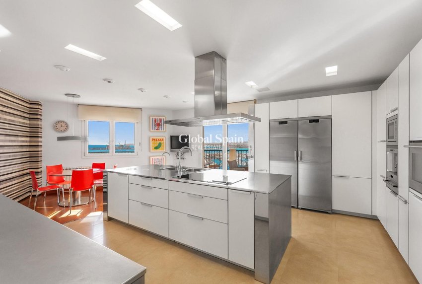 Venta - APARTAMENTO -
TORREVIEJA - Paseo maritimo