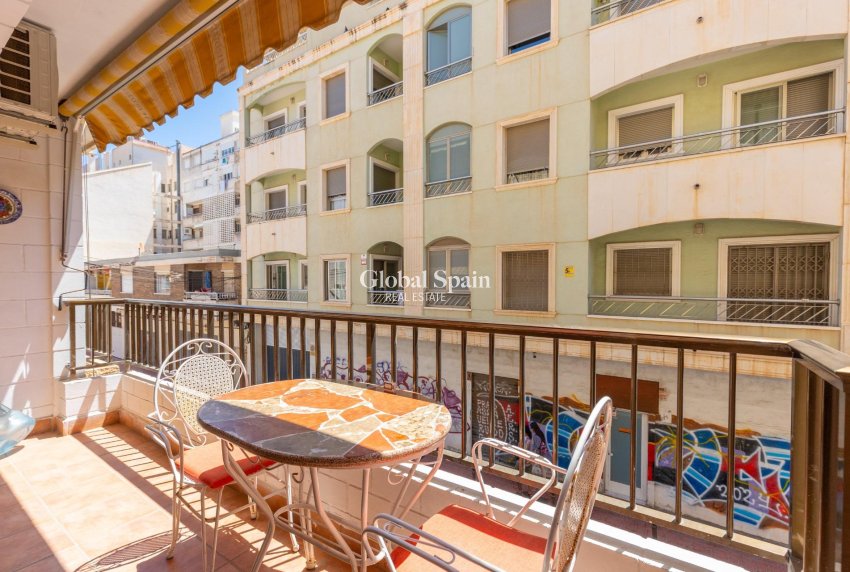Venta - APARTAMENTO -
TORREVIEJA - Paseo maritimo