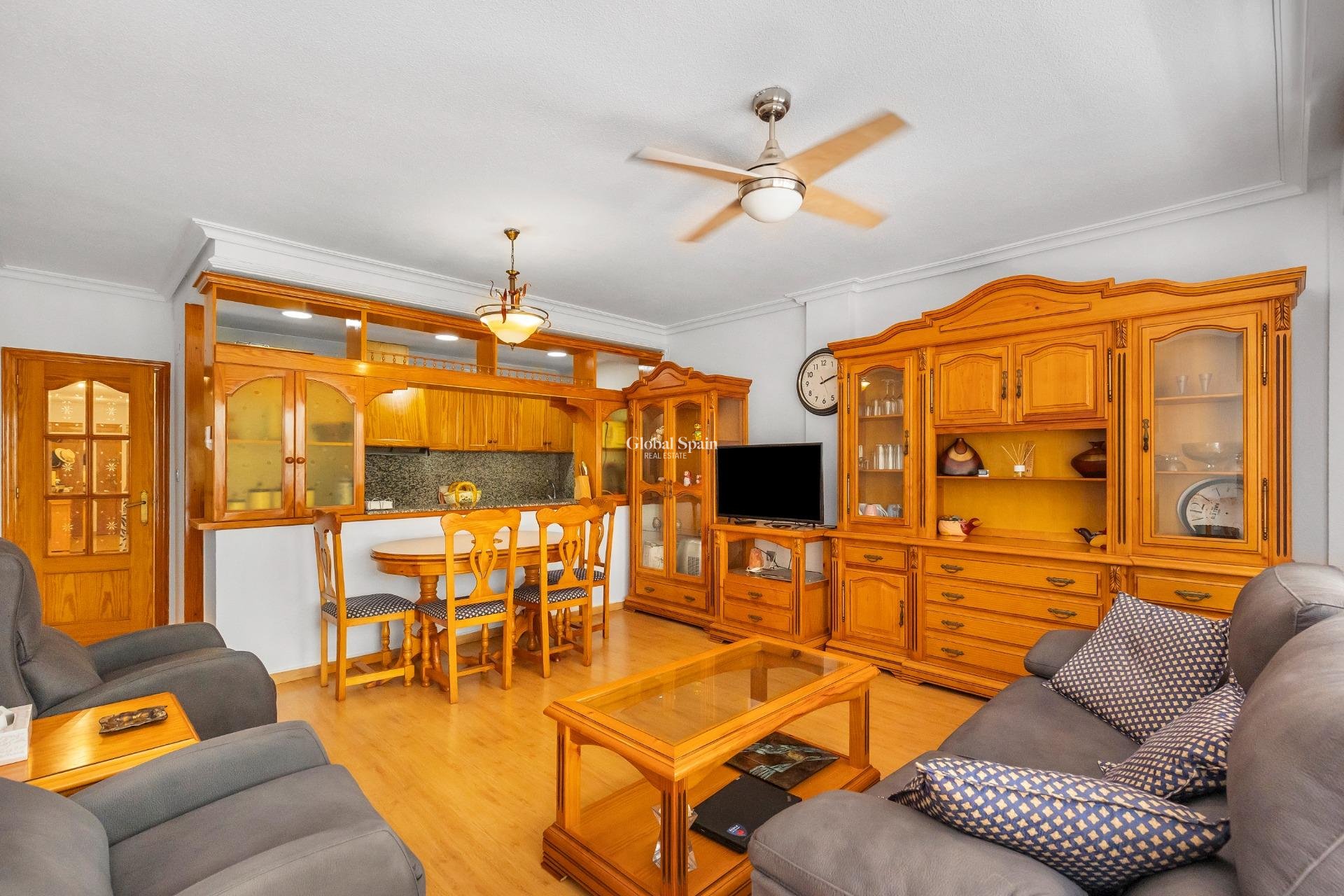 Venta - APARTAMENTO -
TORREVIEJA - Paseo maritimo