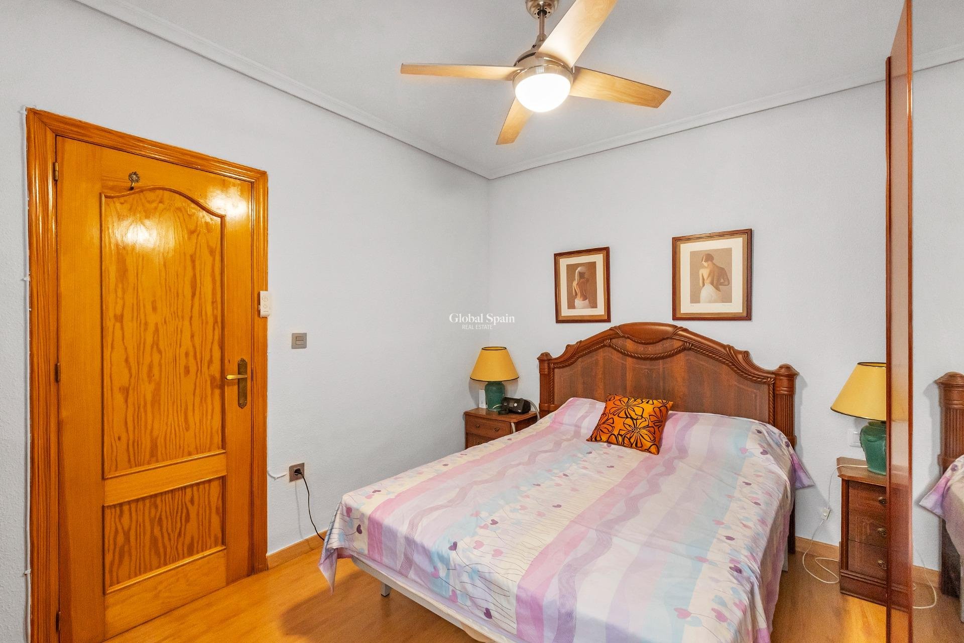 Venta - APARTAMENTO -
TORREVIEJA - Paseo maritimo