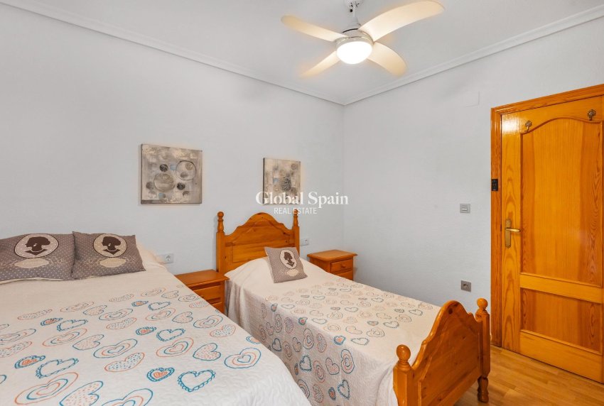 Venta - APARTAMENTO -
TORREVIEJA - Paseo maritimo