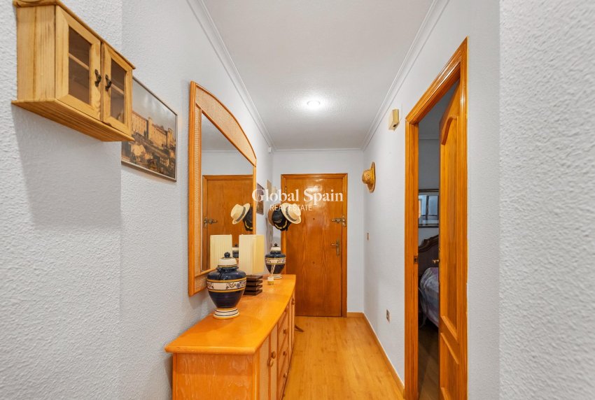 Venta - APARTAMENTO -
TORREVIEJA - Paseo maritimo