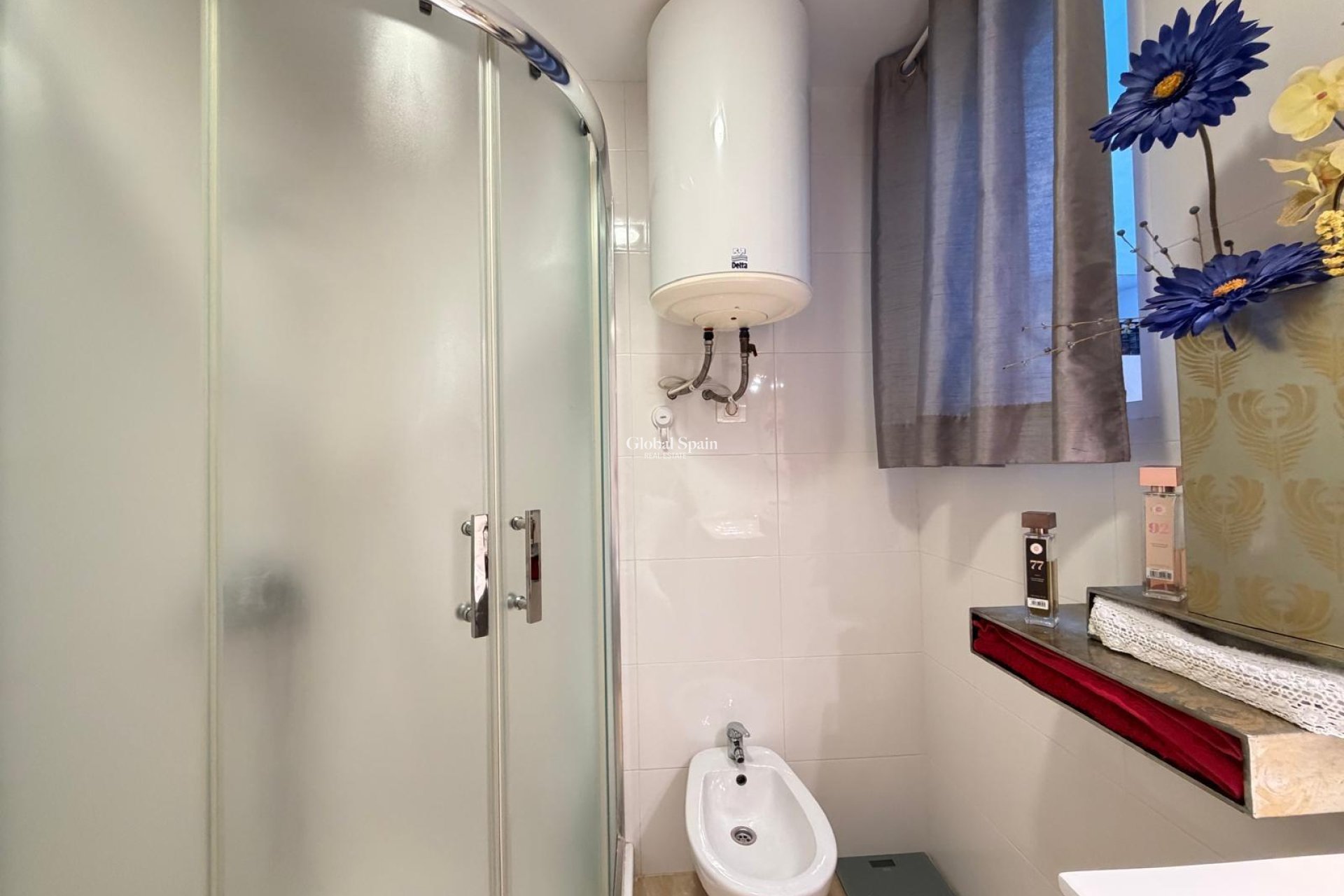 Venta - APARTAMENTO -
TORREVIEJA - Paseo maritimo