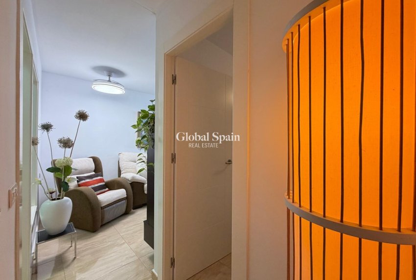 Venta - APARTAMENTO -
TORREVIEJA - Paseo maritimo