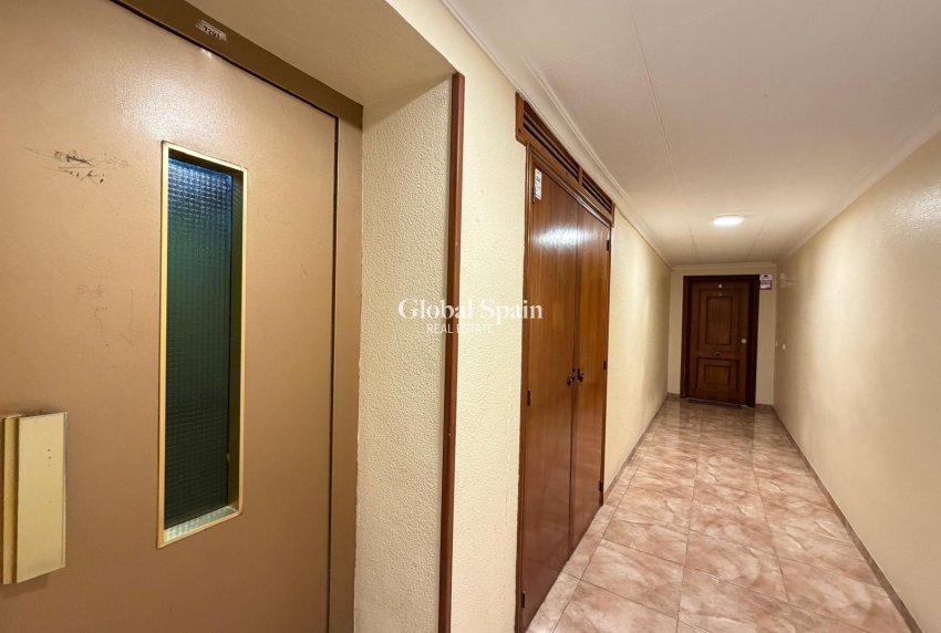 Venta - APARTAMENTO -
TORREVIEJA - Paseo maritimo