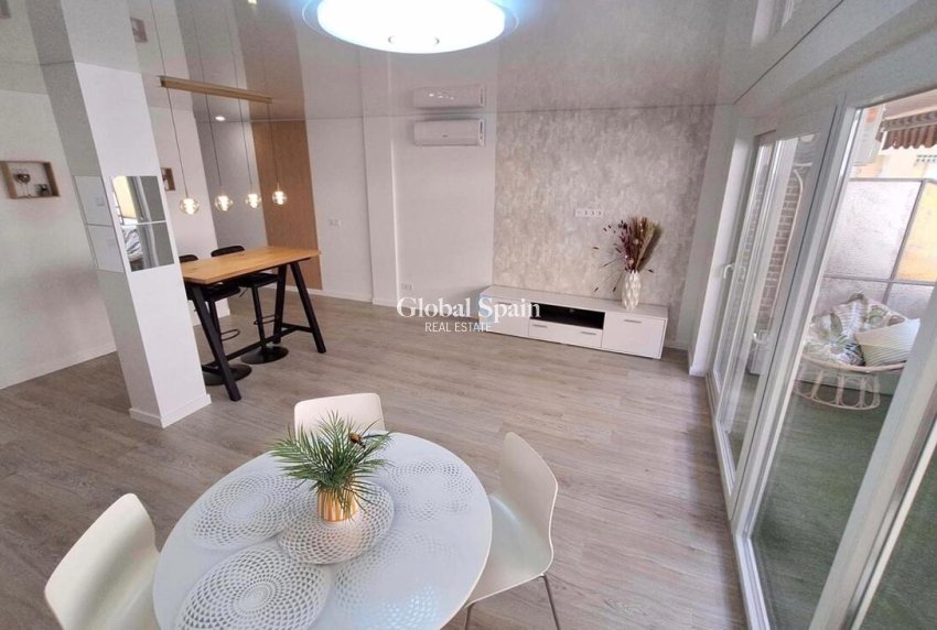 Venta - APARTAMENTO -
TORREVIEJA - Playa Acecion