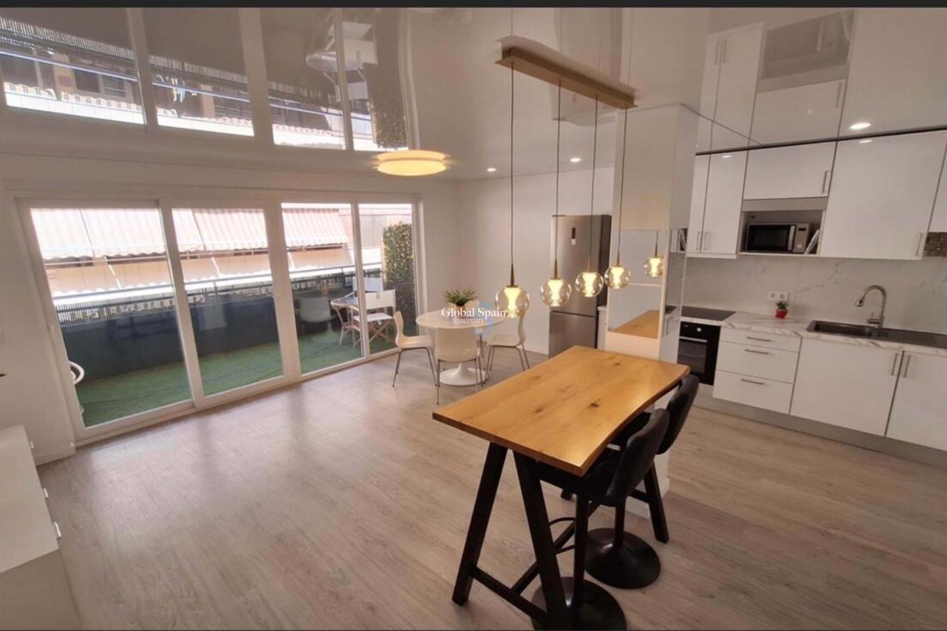 Venta - APARTAMENTO -
TORREVIEJA - Playa Acecion