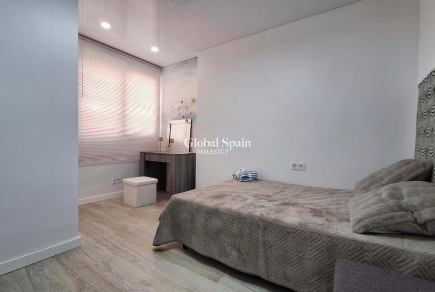 Venta - APARTAMENTO -
TORREVIEJA - Playa Acecion