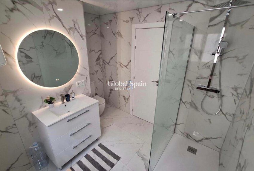 Venta - APARTAMENTO -
TORREVIEJA - Playa Acecion