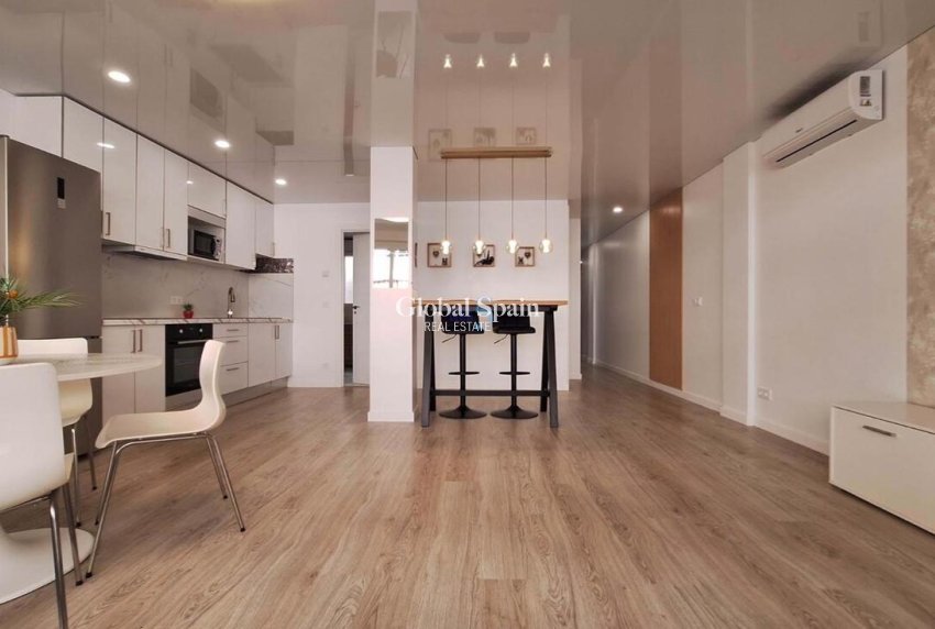 Venta - APARTAMENTO -
TORREVIEJA - Playa Acecion