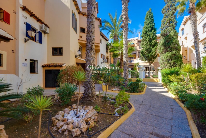 Venta - APARTAMENTO -
TORREVIEJA - Playa de los Locos