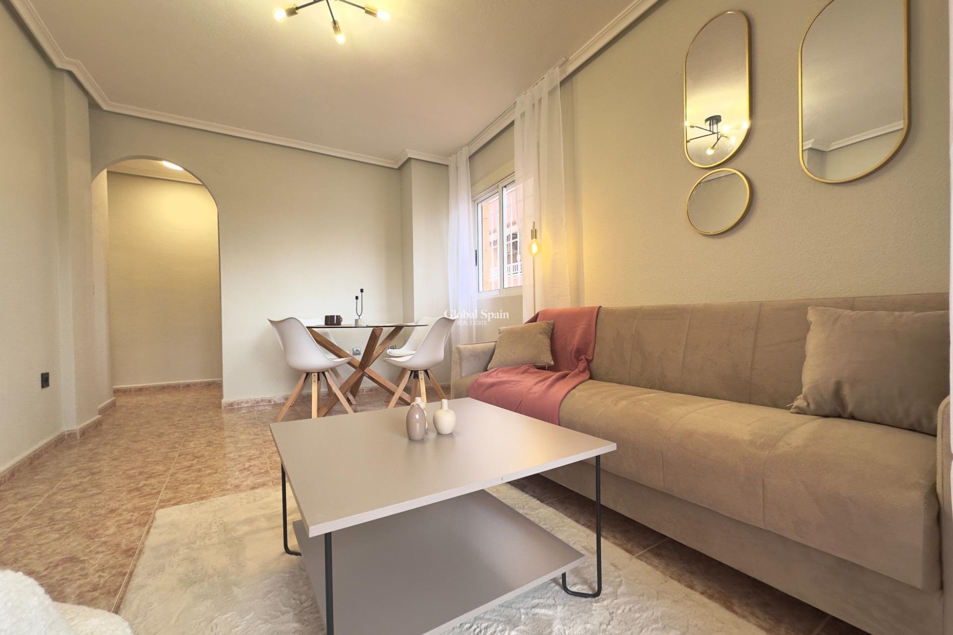 Venta - APARTAMENTO -
TORREVIEJA - Playa de los locos