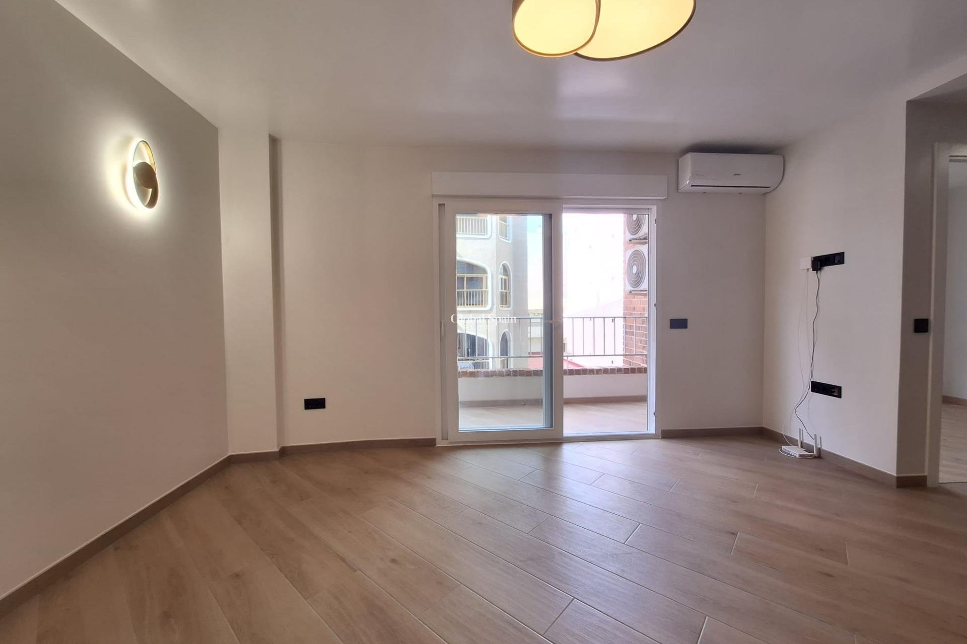 Venta - APARTAMENTO -
TORREVIEJA - Playa de los Locos