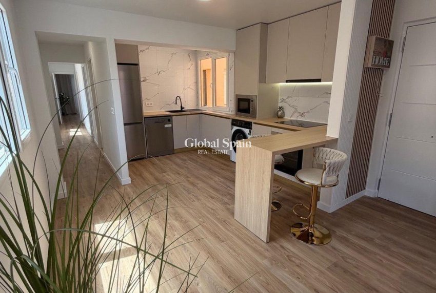 Venta - APARTAMENTO -
TORREVIEJA - Playa de los Locos