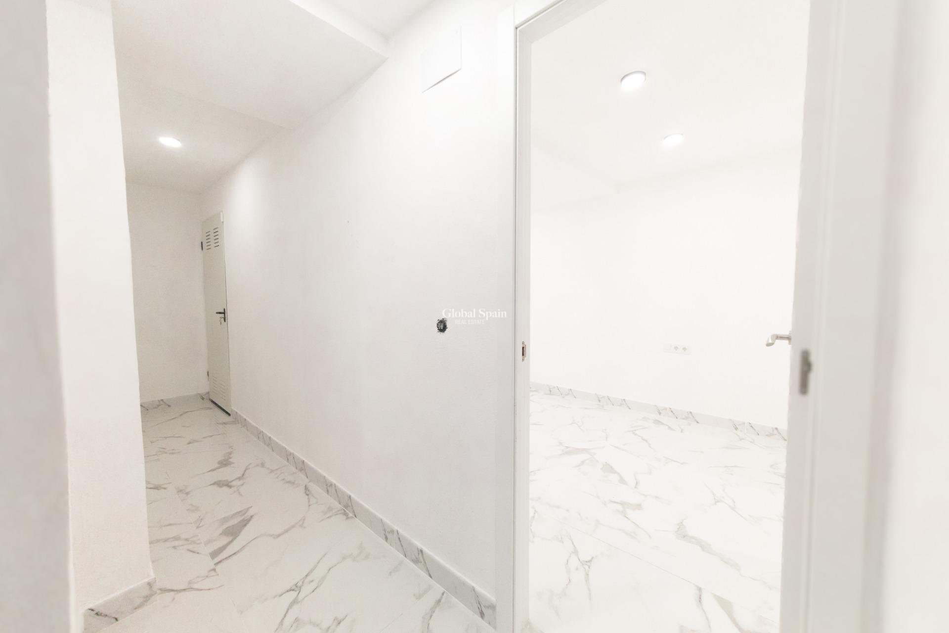 Venta - APARTAMENTO -
TORREVIEJA - Playa De Los Náufragos