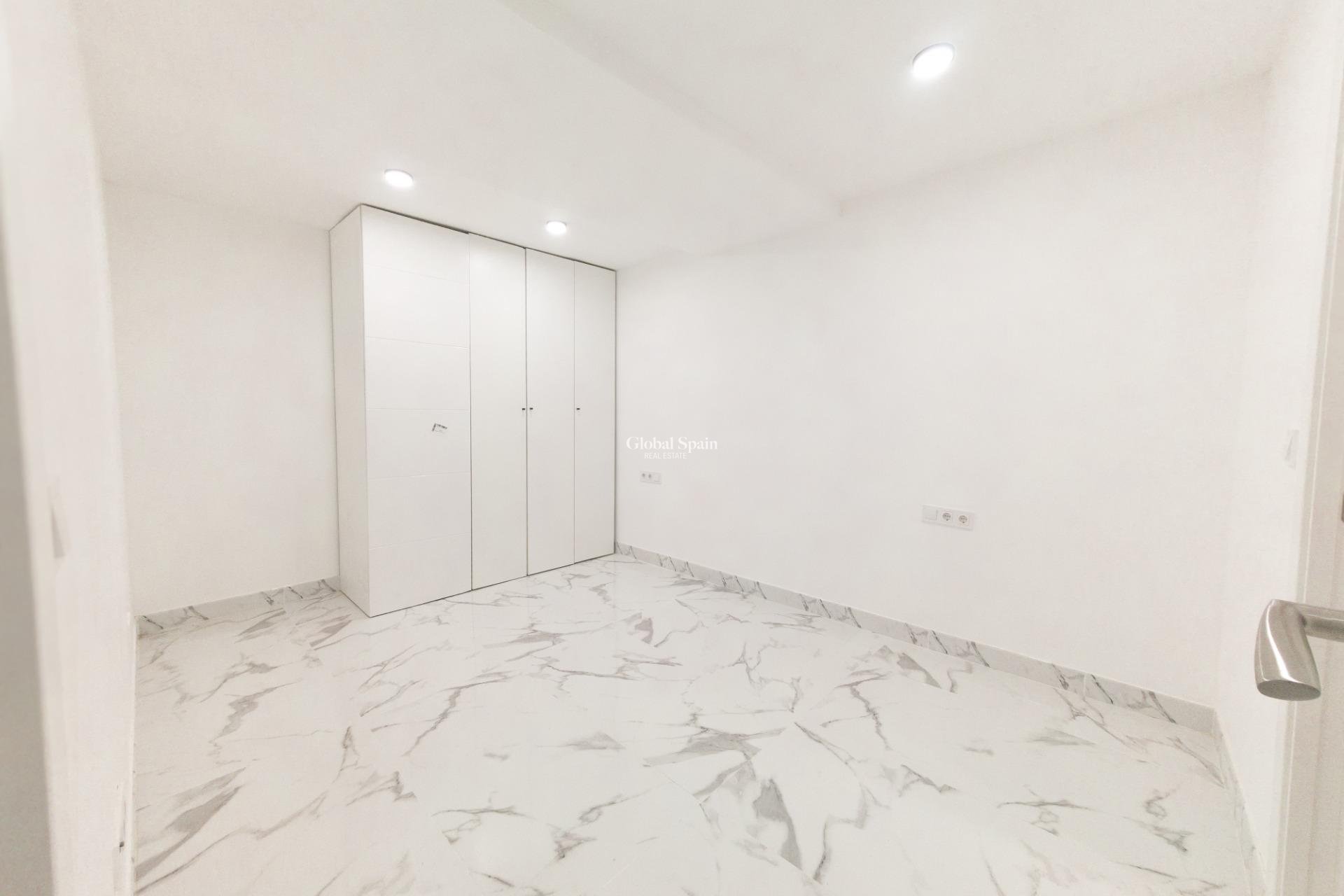 Venta - APARTAMENTO -
TORREVIEJA - Playa De Los Náufragos