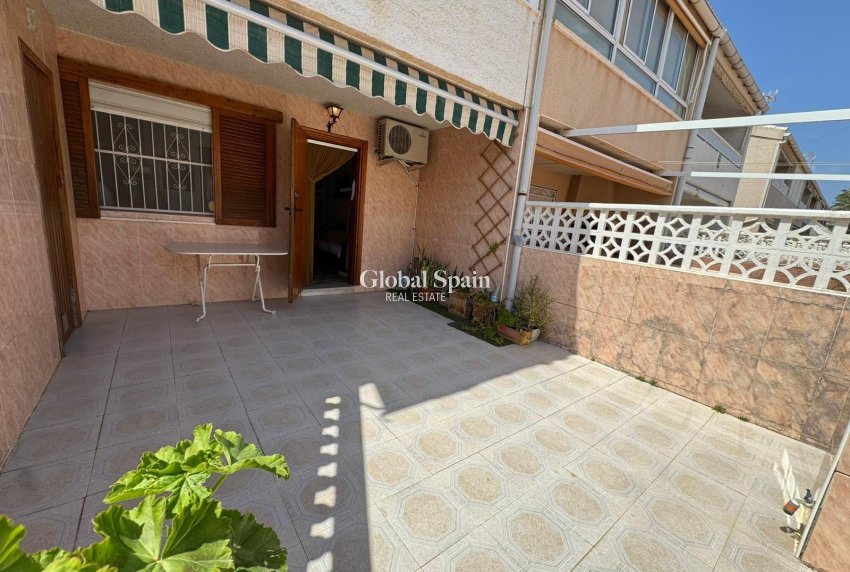 Venta - APARTAMENTO -
TORREVIEJA - Playa de los Naufragos