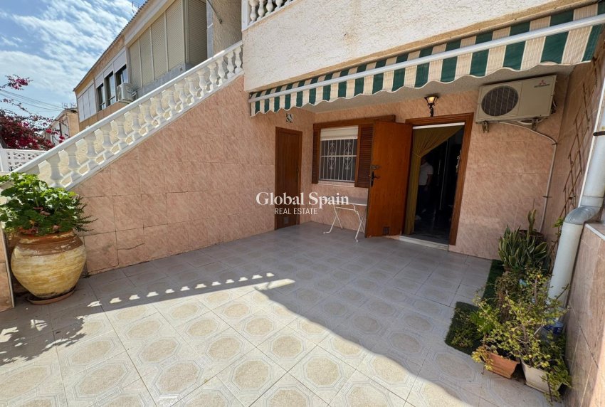 Venta - APARTAMENTO -
TORREVIEJA - Playa de los Naufragos