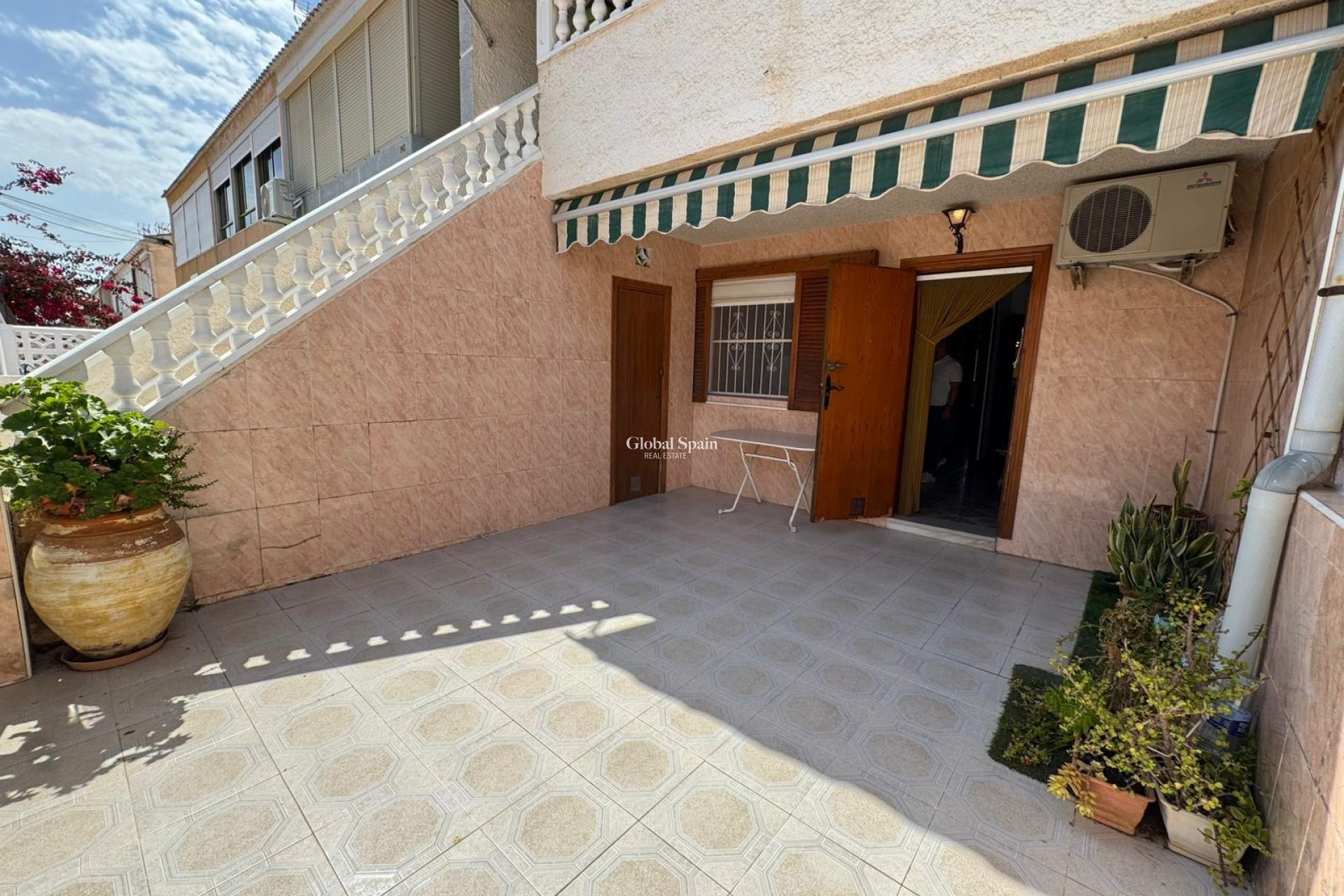 Venta - APARTAMENTO -
TORREVIEJA - Playa de los Naufragos