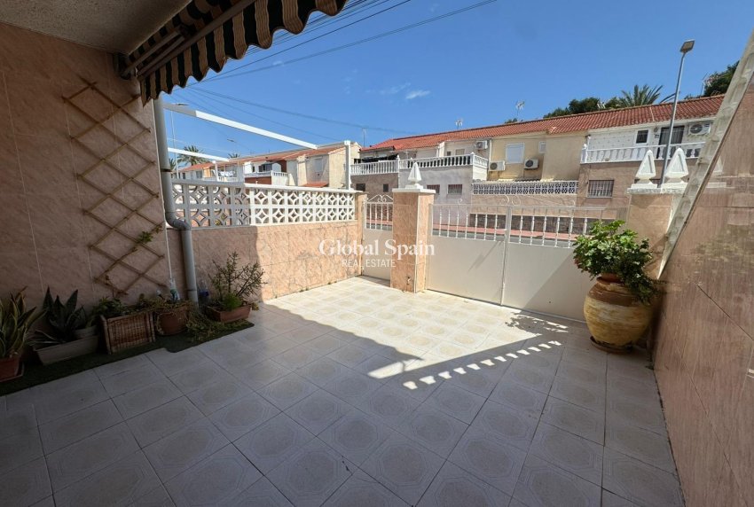 Venta - APARTAMENTO -
TORREVIEJA - Playa de los Naufragos