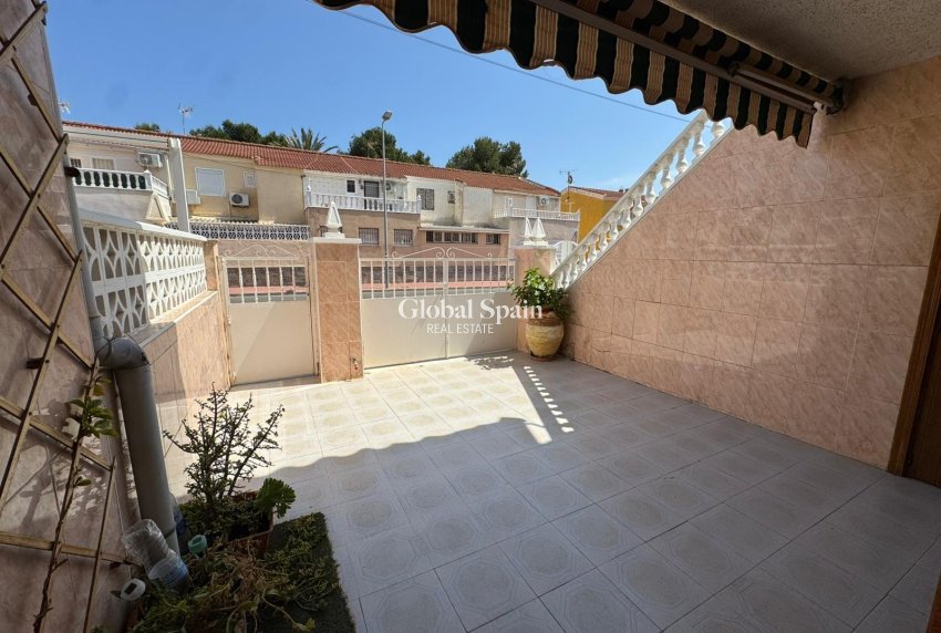 Venta - APARTAMENTO -
TORREVIEJA - Playa de los Naufragos