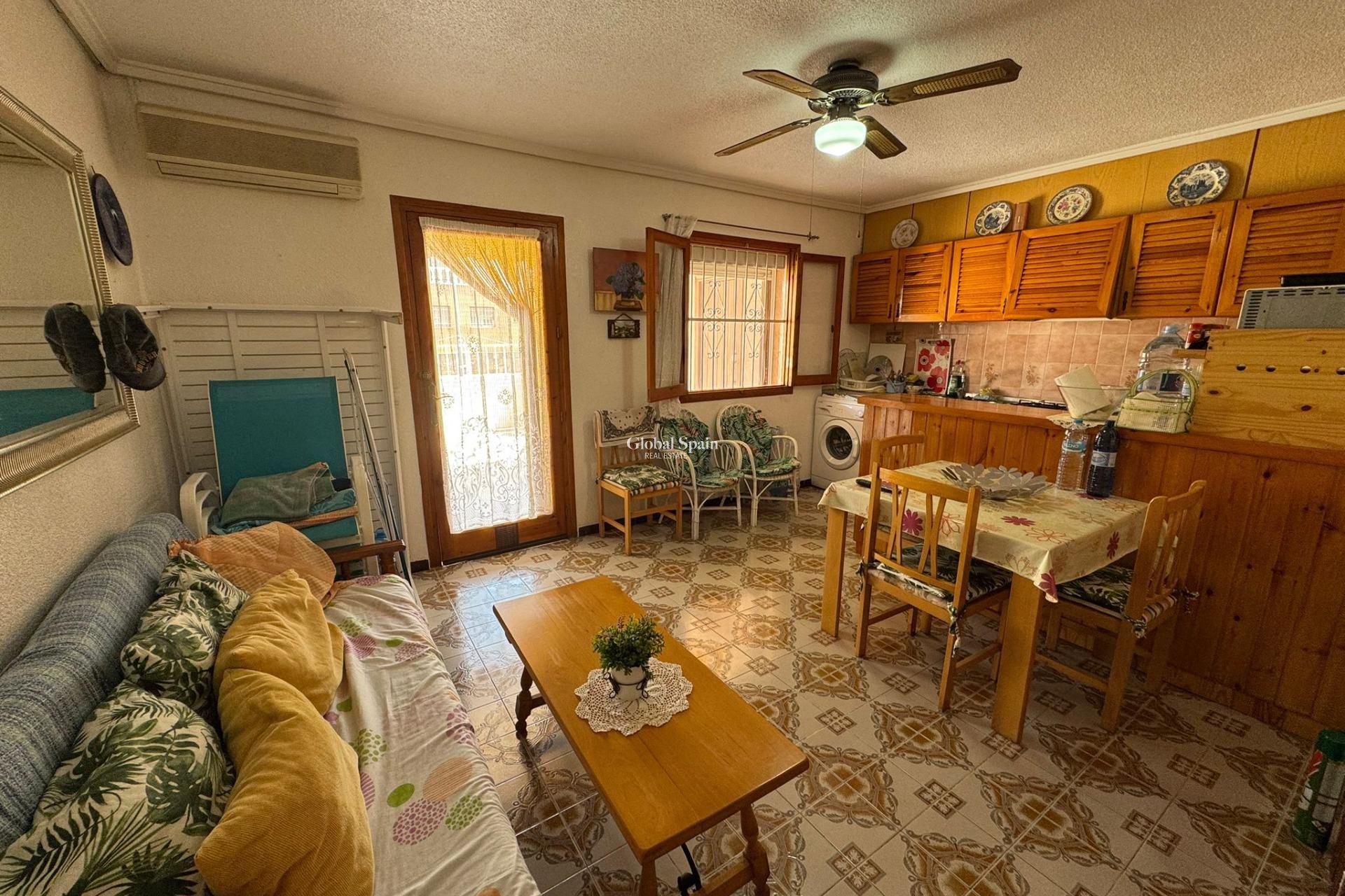 Venta - APARTAMENTO -
TORREVIEJA - Playa de los Naufragos