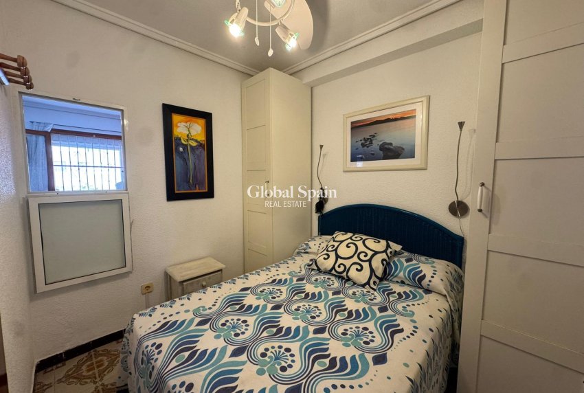 Venta - APARTAMENTO -
TORREVIEJA - Playa de los Naufragos