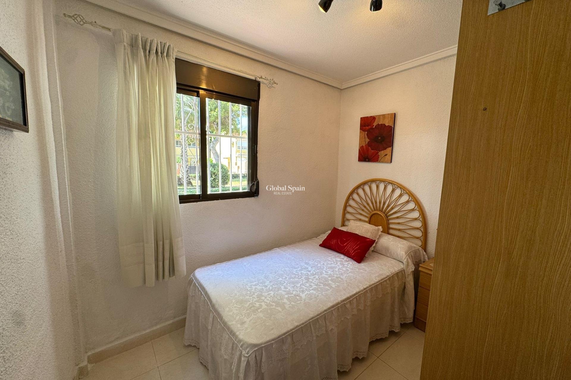 Venta - APARTAMENTO -
TORREVIEJA - Playa de los Naufragos