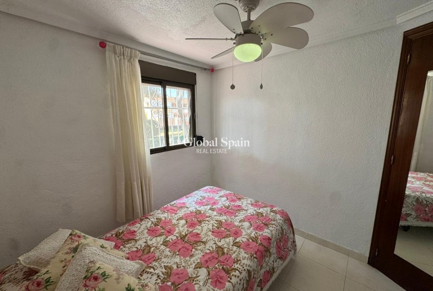 Venta - APARTAMENTO -
TORREVIEJA - Playa de los Naufragos