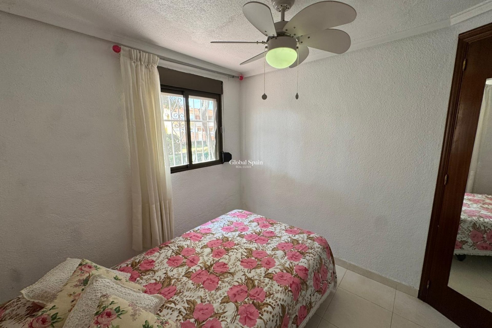 Venta - APARTAMENTO -
TORREVIEJA - Playa de los Naufragos