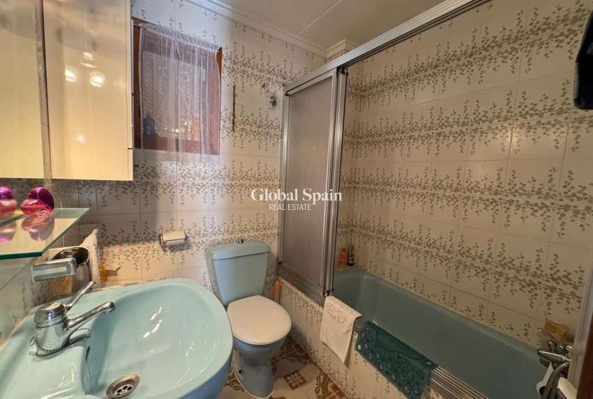 Venta - APARTAMENTO -
TORREVIEJA - Playa de los Naufragos