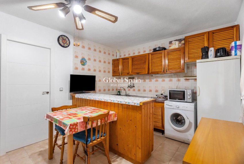 Venta - APARTAMENTO -
TORREVIEJA - Playa de los Naufragos