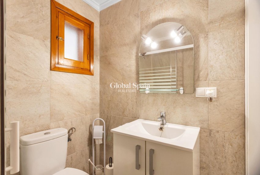 Venta - APARTAMENTO -
TORREVIEJA - Playa de los Naufragos