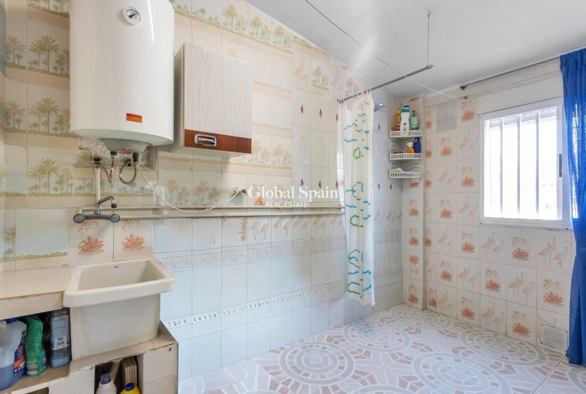 Venta - APARTAMENTO -
TORREVIEJA - Playa de los Naufragos