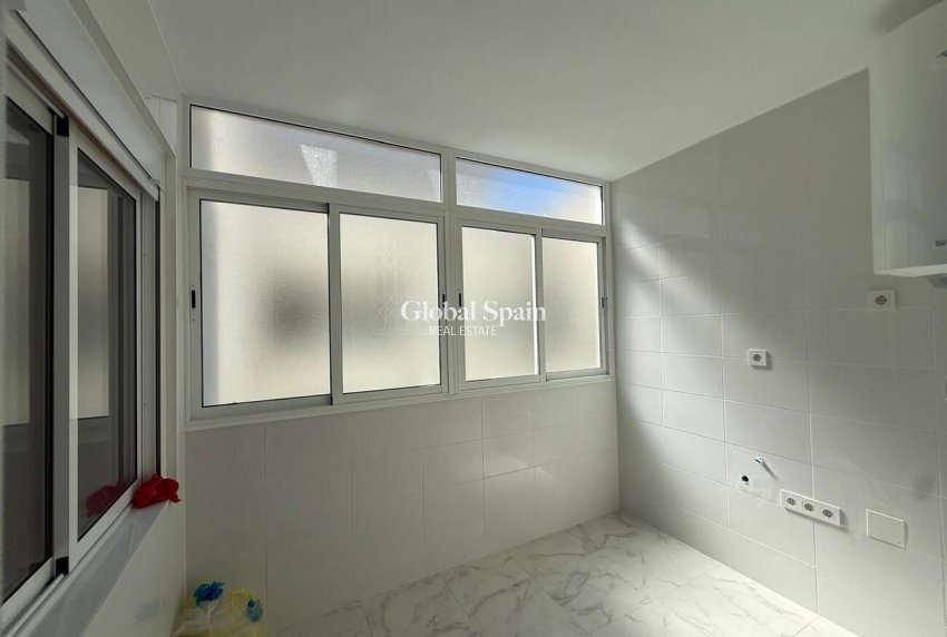 Venta - APARTAMENTO -
TORREVIEJA - Playa del Acequión