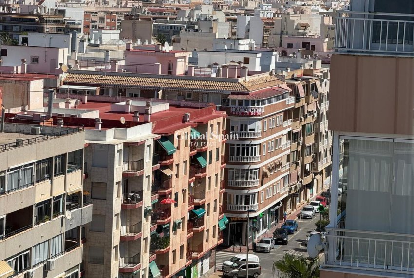 Venta - APARTAMENTO -
TORREVIEJA - Playa del Acequión
