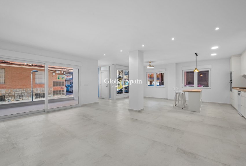Venta - APARTAMENTO -
TORREVIEJA - Playa del Acequión