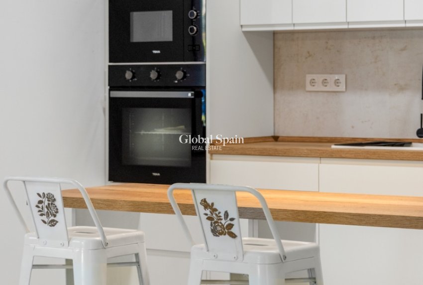 Venta - APARTAMENTO -
TORREVIEJA - Playa del Acequión