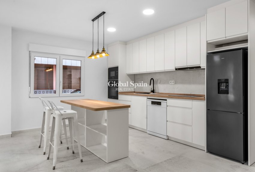Venta - APARTAMENTO -
TORREVIEJA - Playa del Acequión