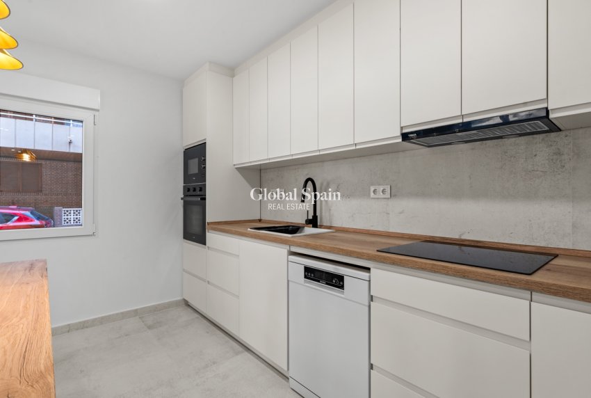 Venta - APARTAMENTO -
TORREVIEJA - Playa del Acequión