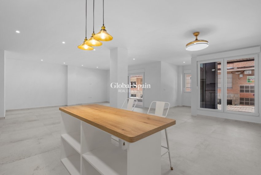 Venta - APARTAMENTO -
TORREVIEJA - Playa del Acequión