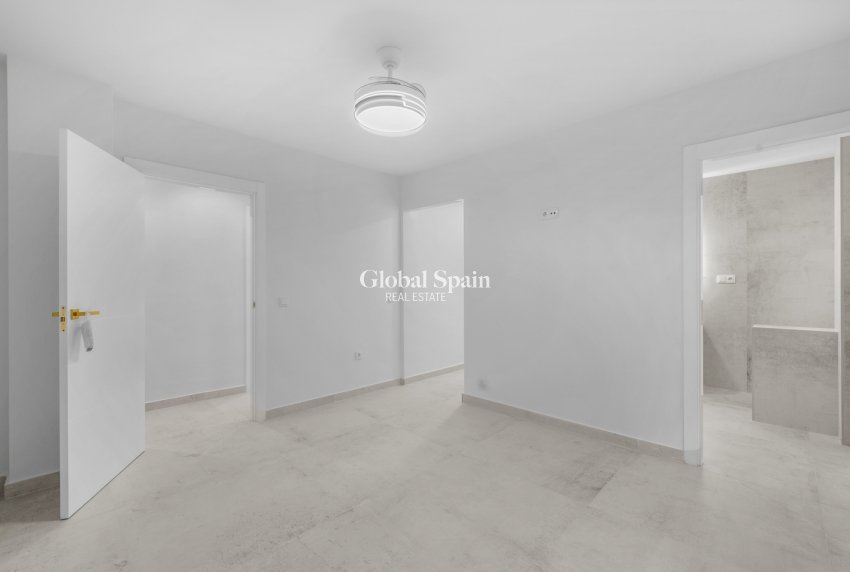 Venta - APARTAMENTO -
TORREVIEJA - Playa del Acequión