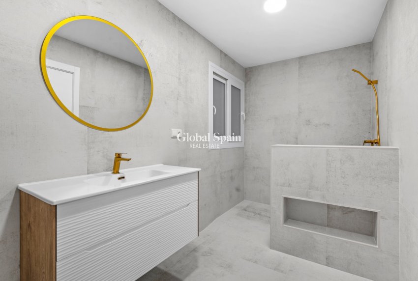 Venta - APARTAMENTO -
TORREVIEJA - Playa del Acequión