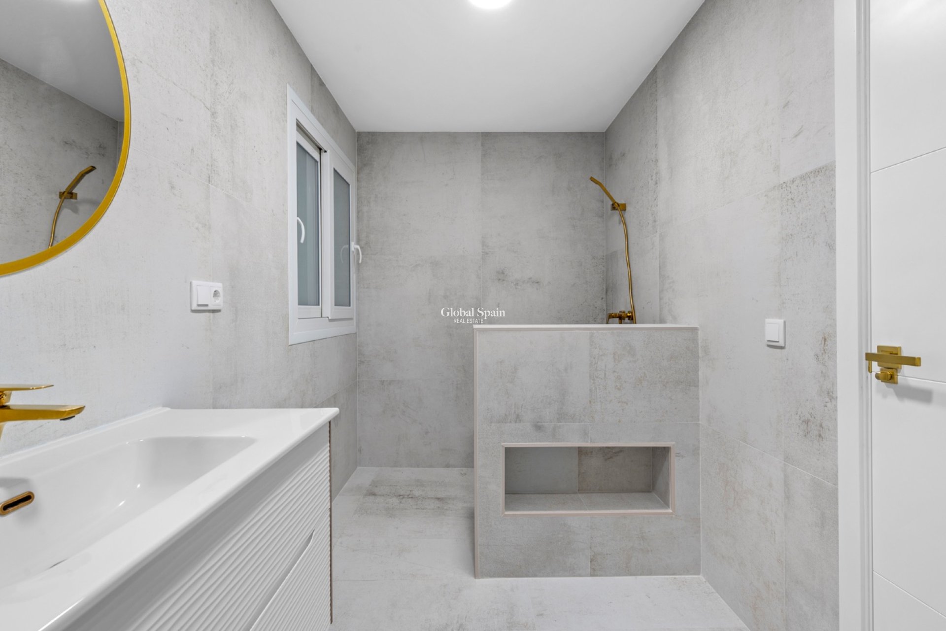 Venta - APARTAMENTO -
TORREVIEJA - Playa del Acequión