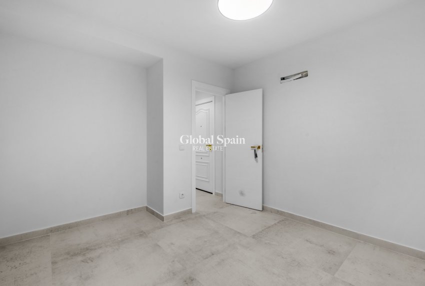 Venta - APARTAMENTO -
TORREVIEJA - Playa del Acequión